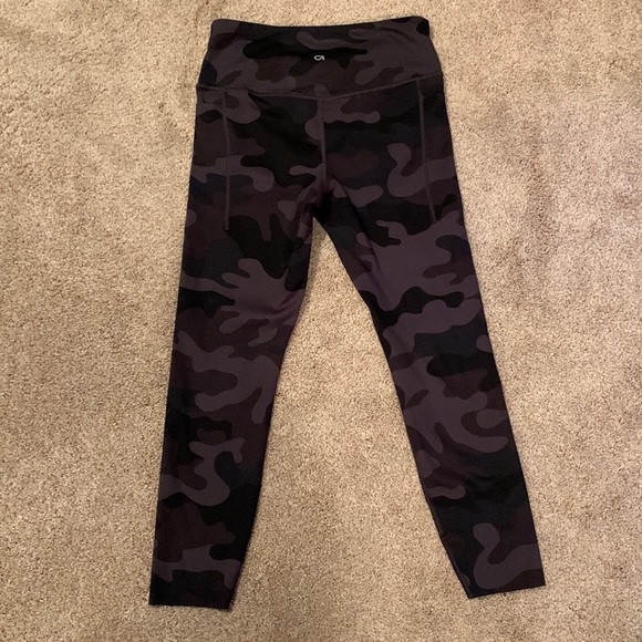 Gapfit Recycled Power Camo Leggings With Pockets- Small - Picture 3 of 4